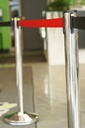 Barrière sur pied en acier inoxydable avec ruban rouge rétractable de 2M